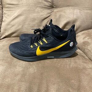 Nike Steelers Tennis shoes